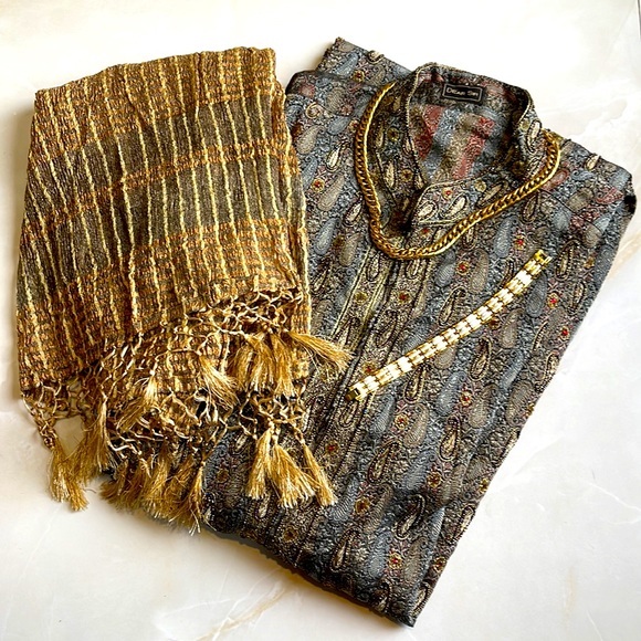 Rich Grey Brocade Silk  Sherwani with Stole - Picture 3 of 16